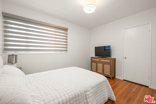 Building Photo - 9023 Alto Cedro Dr