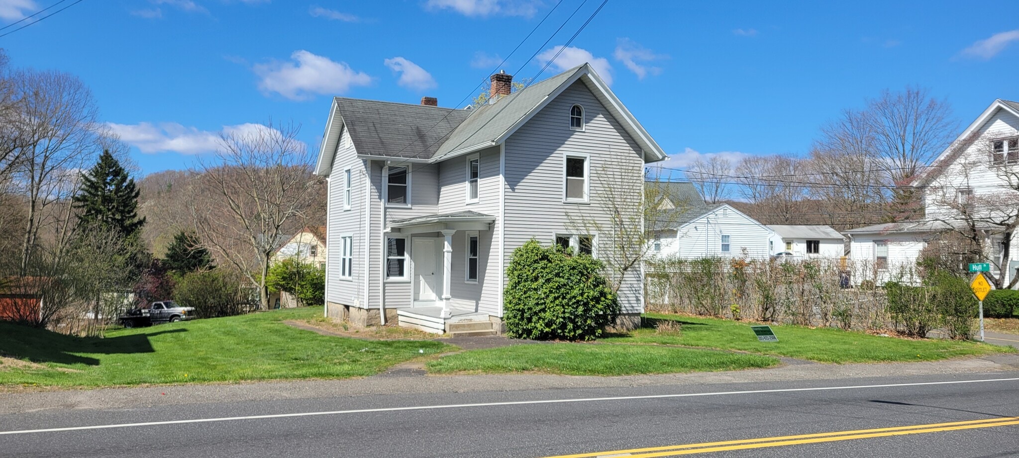 Building Photo - 22 Maple St