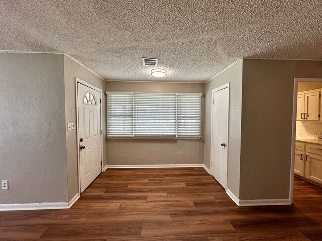 Building Photo - Wascher  Duplex