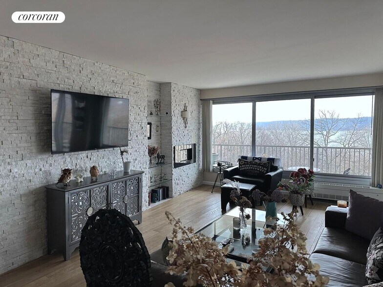 Building Photo - 4455-4465 Douglas Ave