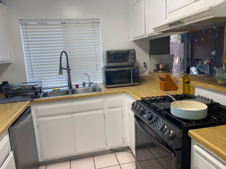 Building Photo - 1577 Raccoon Ct