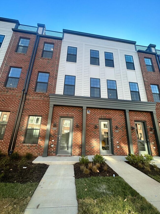 Building Photo - 13286 CoalField Station Ln, Midlothian, VA...