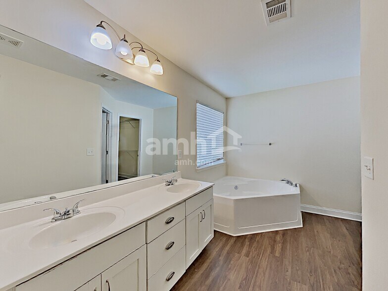 Building Photo - 2505 Beal St