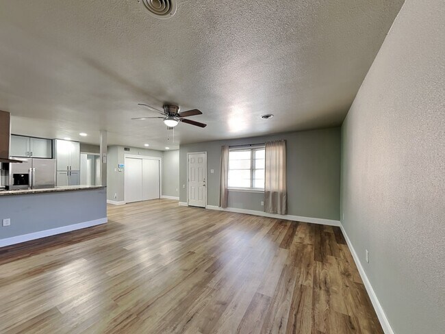 Building Photo - 836 Misty Glen Ln