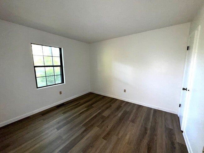 Building Photo - Black Mountain - Newly Renovated 3 Bedroom