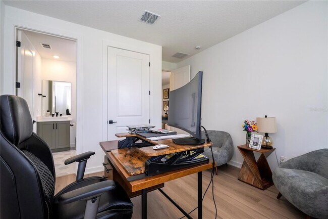 Building Photo - 2184 Broadbrook Dr