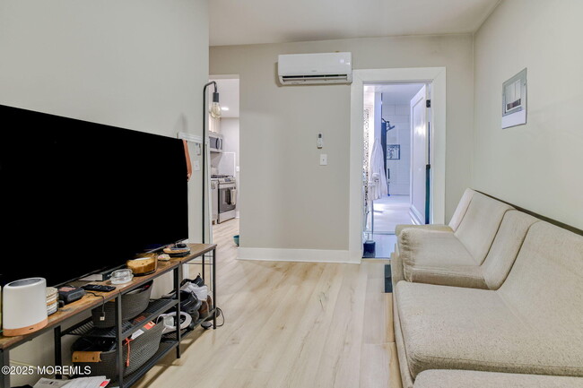 Building Photo - 308 7th Ave