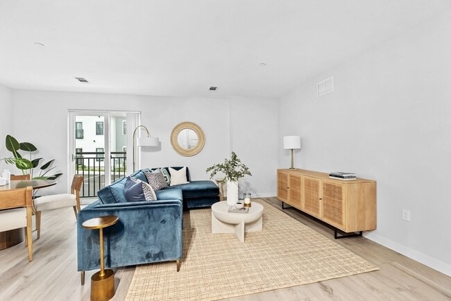 Building Photo - Qiftwa