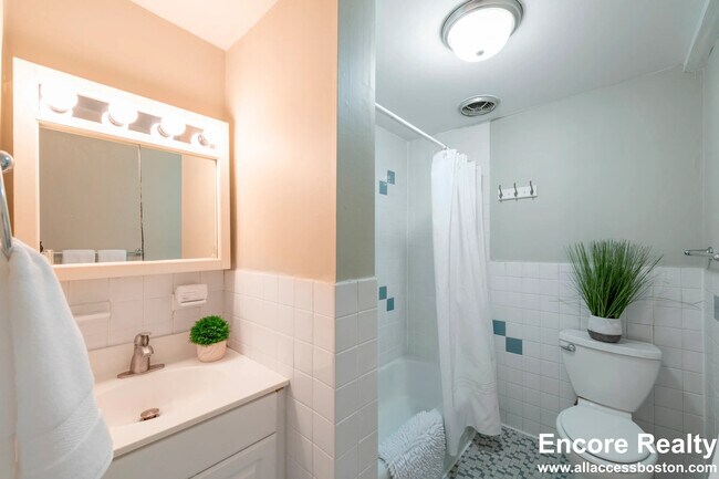 Building Photo - 375 Harvard St