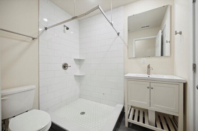 Building Photo - 1519 N Sydenham St