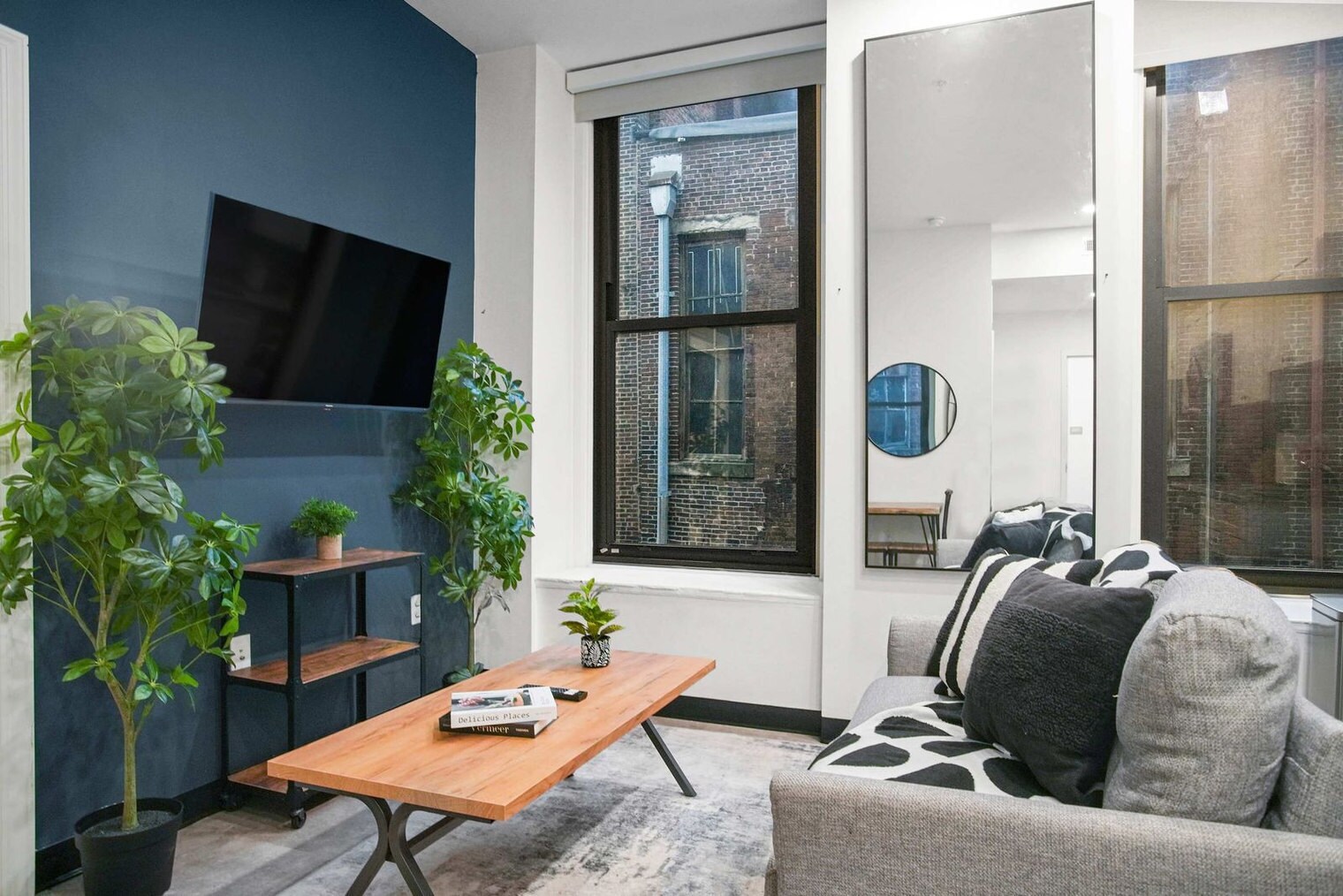 Building Photo - 209 9th St