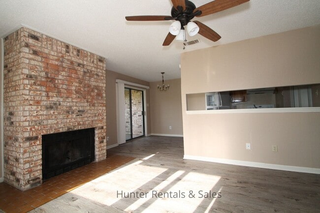 Building Photo - Comfortable Two-Story Townhouse