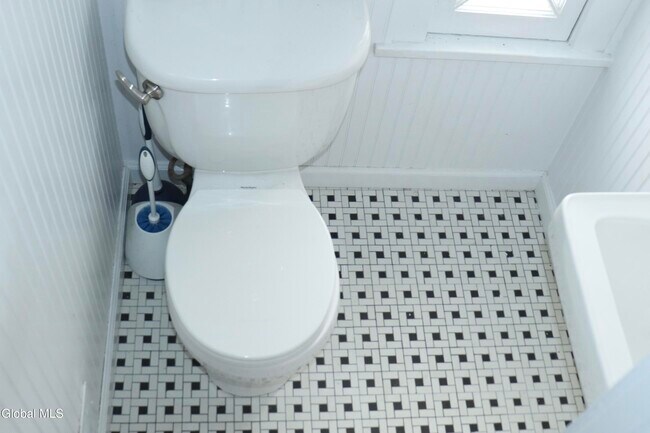 Building Photo - 647 New Scotland Ave