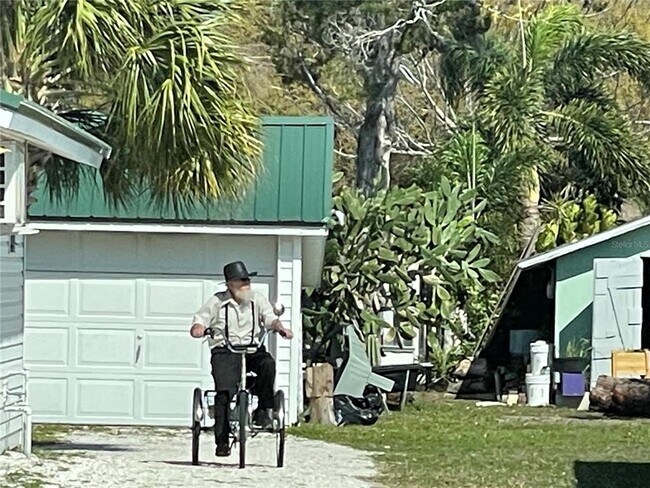 Building Photo - 828 S Tuttle Ave