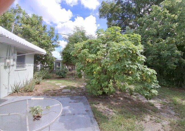 Building Photo - 4010 NE 18th Ave