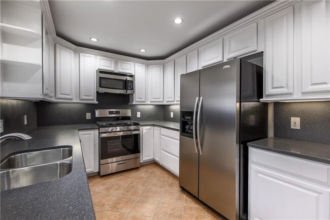 Building Photo - 8706 Primrose Ln