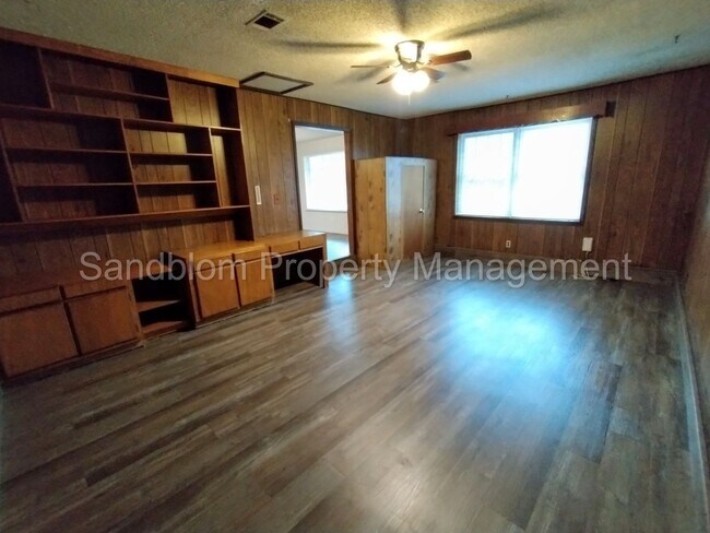 Building Photo - For Lease | Wagoner | $1,100 Rent