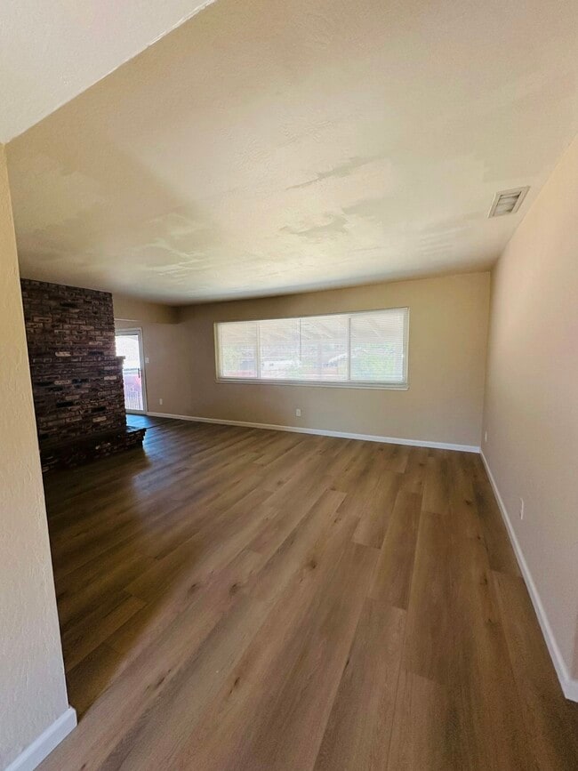 Building Photo - 6713 Greenleaf Dr