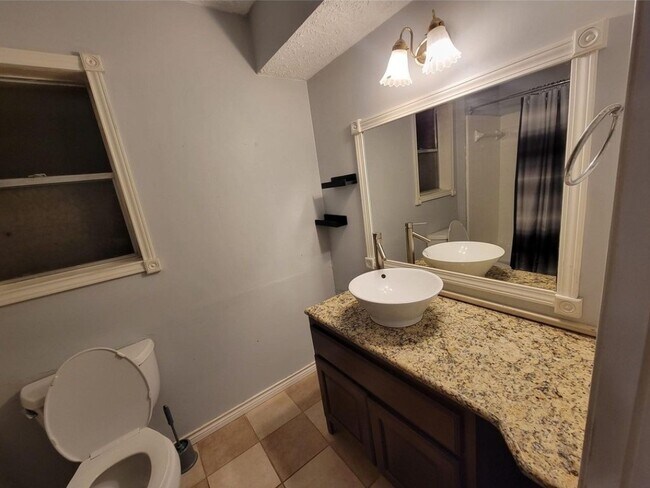 Building Photo - 1918 Crystal Springs Dr