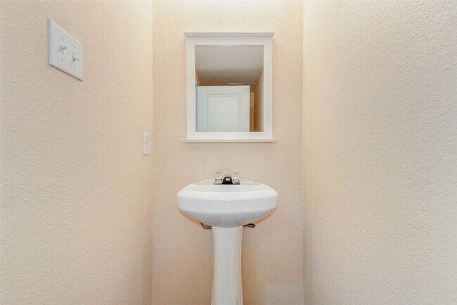 Building Photo - 8605 Beviamo St