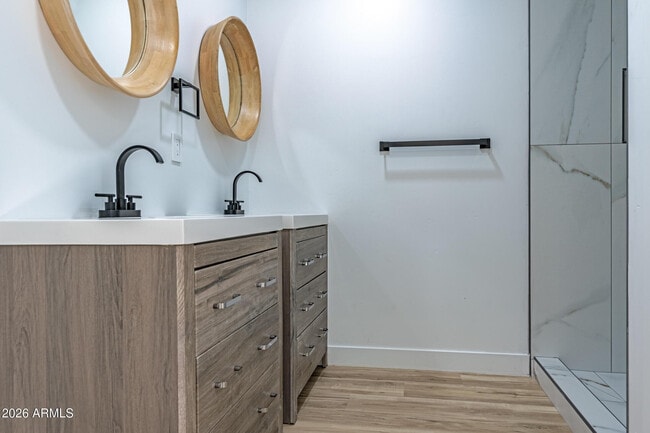 Building Photo - 3035 E Heatherbrae Dr