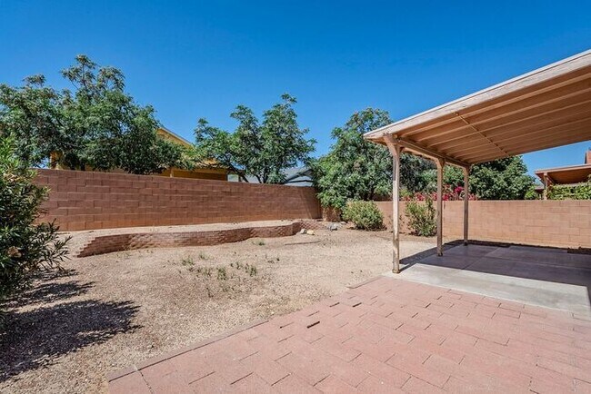 Building Photo - Pending/ Rented - Charming 3-bedroom, 2-ba...