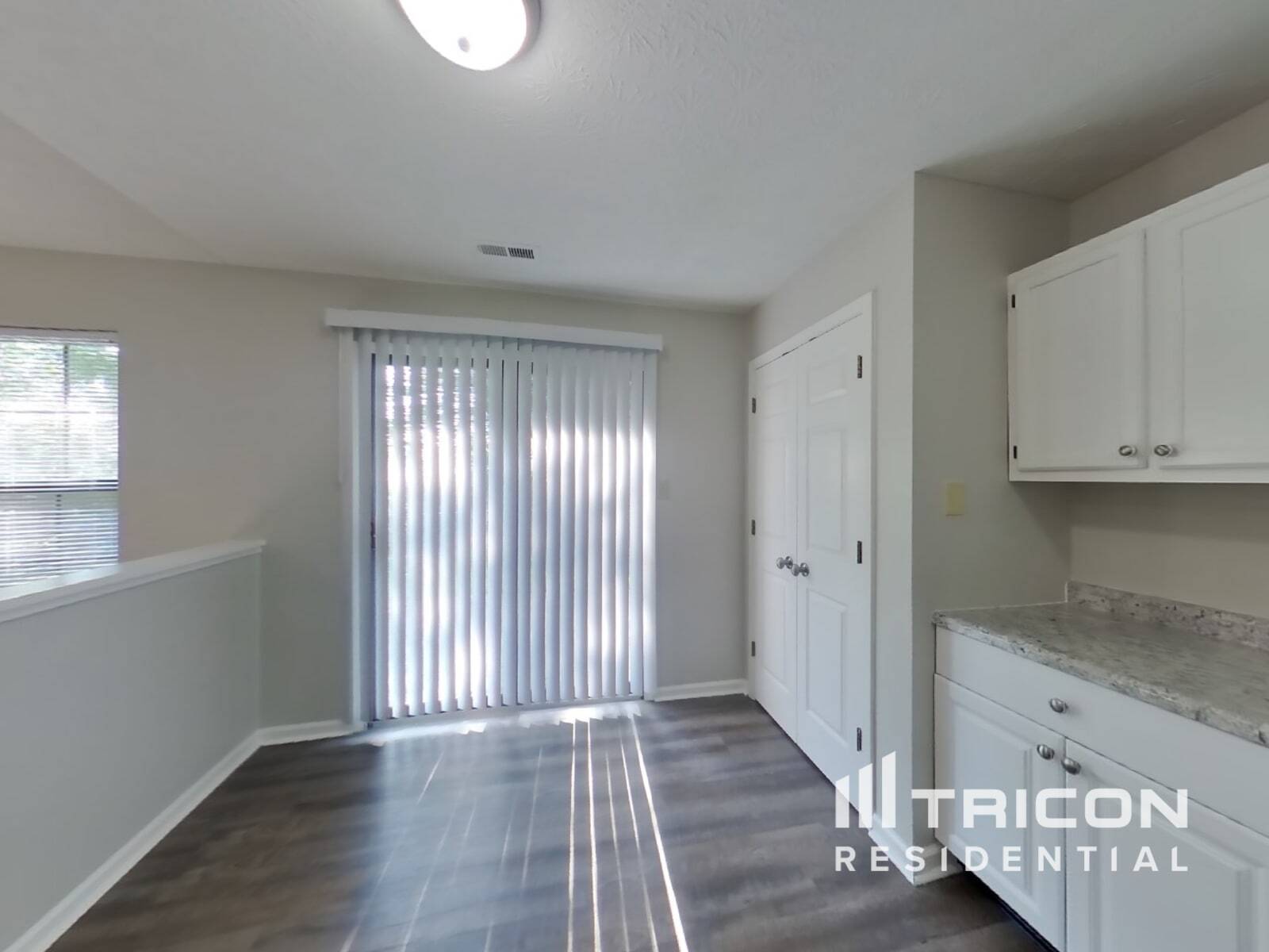 Building Photo - 5755 Rosemont Dr