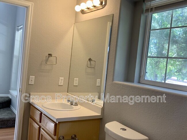 Building Photo - 1214 S Zeno Way