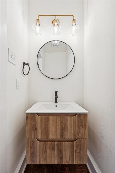 Building Photo - 10 W Jefferson St