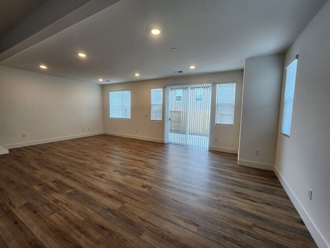 Building Photo - Brand New Townhome in South Carson City