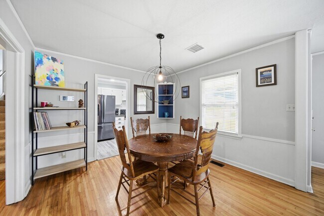 Building Photo - Charming Midtown bungalow just minutes from downtown!