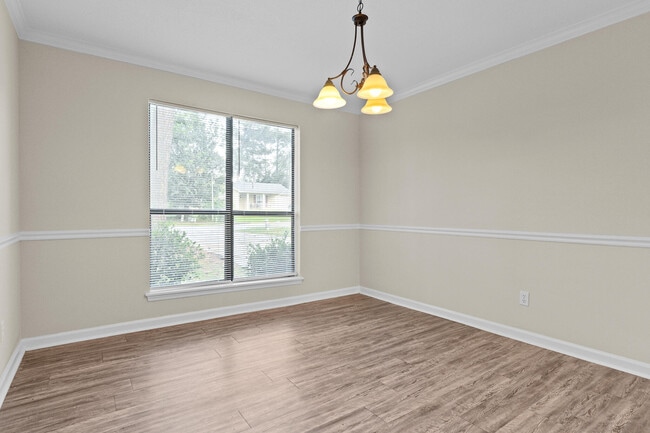 Building Photo - 219 Brooks Dr