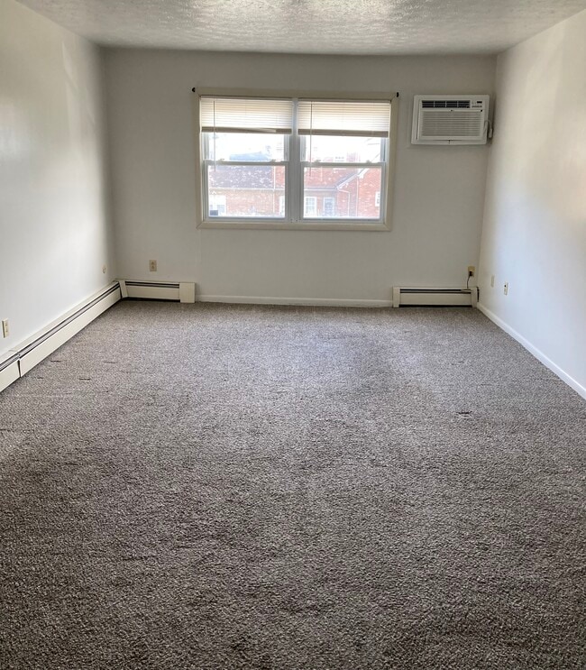 Building Photo - 554 Churchill Rd