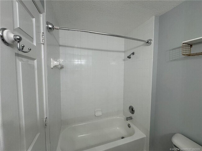Building Photo - 4567 SE Murray Cove Cir