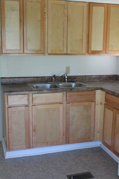 Building Photo - 208 Mountain View Dr