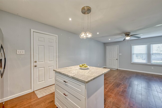 Building Photo - 3818 Noah St