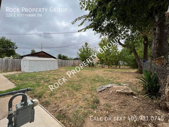 Building Photo - Charming & Fully Remodeled 2-Bedroom Home ...