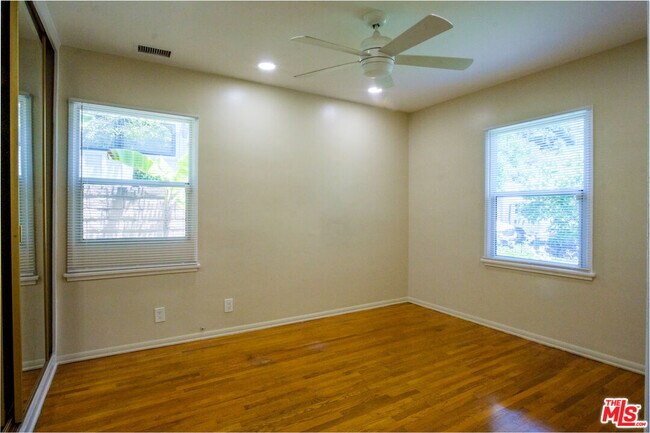 Building Photo - 10707 Flaxton St