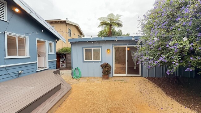 Building Photo - EPIC REA: Beautiful 2 Bed/2 Bath In the Heart of West Berkeley’s Poet’s Corner.