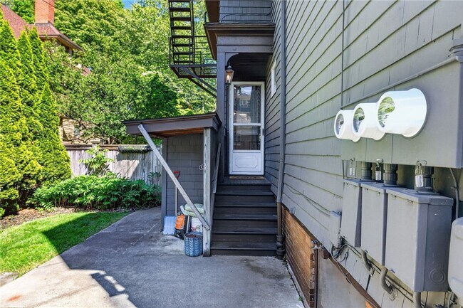 Building Photo - 420 Harvard St