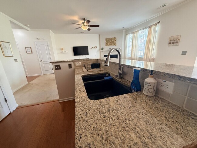 Building Photo - Beautiful home in Ballantyne