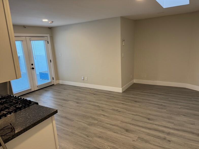 Kitchen/Livingroom - 5167 Edgeware Rd