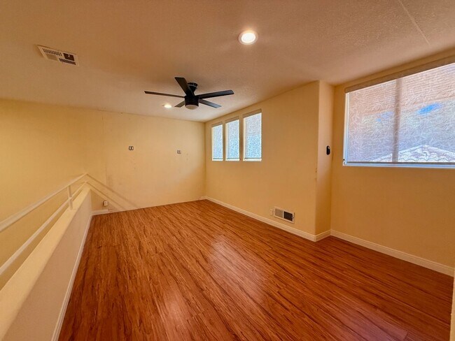 Building Photo - Gorgeous Spanish Trails 3BR House for lease!