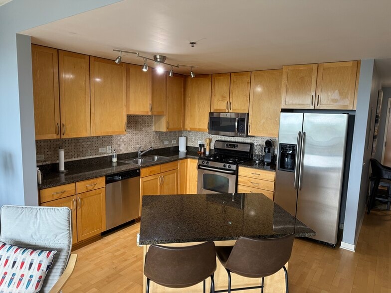 Kitchen with island & storage - 929 Portland Ave