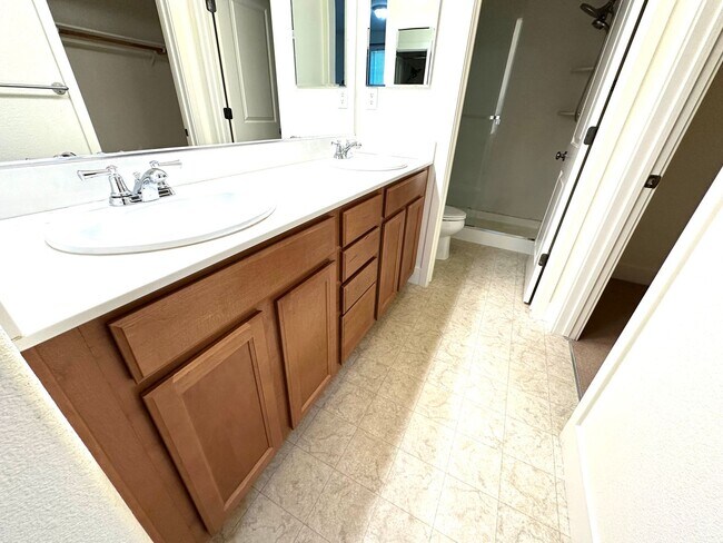 Building Photo - Welcome to modern luxury living in the hea...