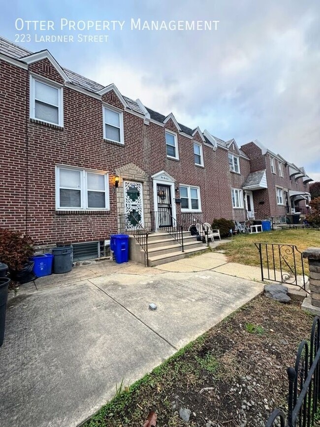 Building Photo - 223 Lardner St