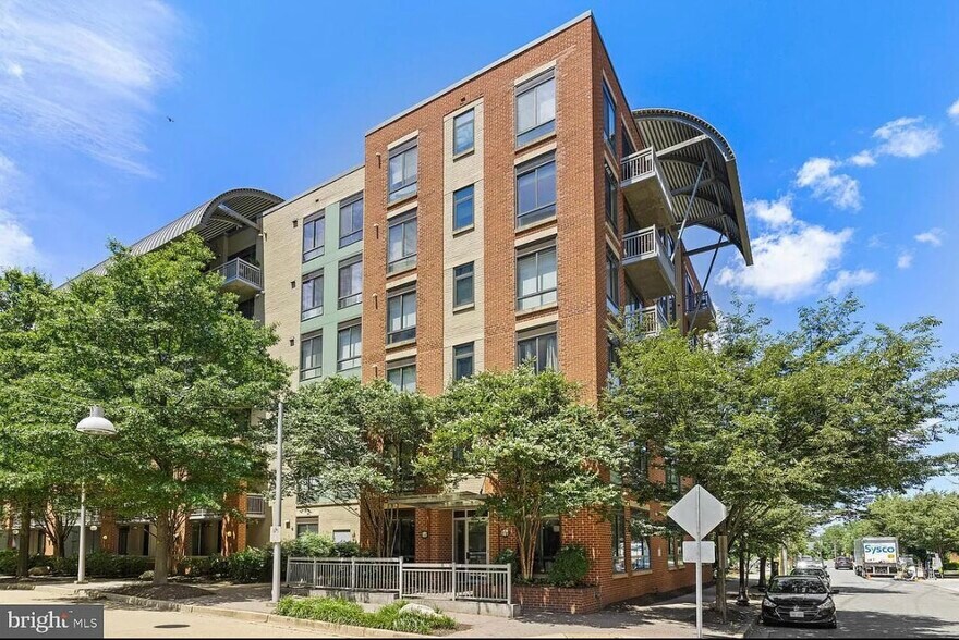 Building Photo - 1200 N Hartford St