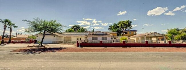 Primary Photo - 2121 Rosanna St