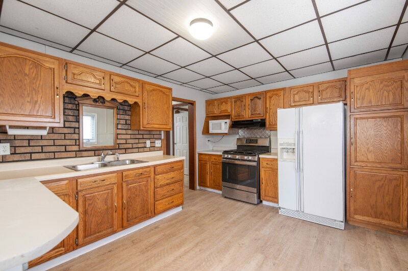 Building Photo - 826 Doty St