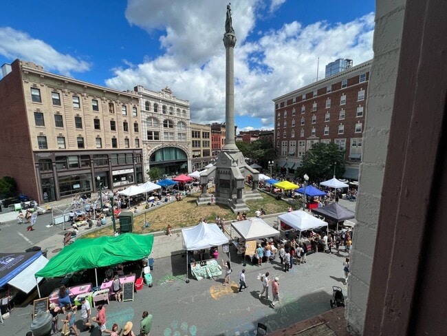 Building Photo - 5 Broadway